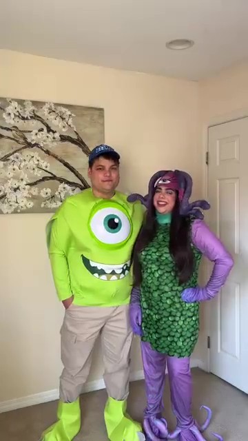 Bring big laughs and even bigger personality to the party with the Adult Disney Mike Wazowski Deluxe Costume! Inspired by the one-eyed monster from the beloved film, this detailed deluxe look captures Mike’s instantly recognizable style in a fun and full-bodied design.